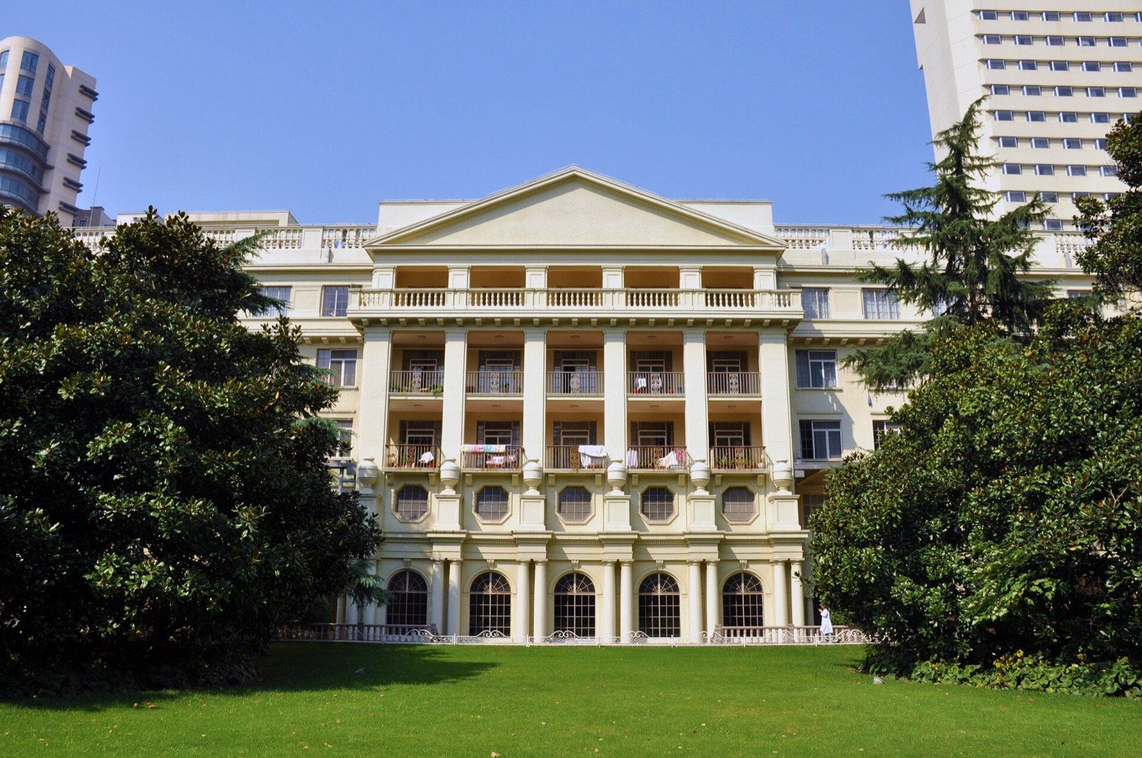 Huadong Hospital, Fudan University